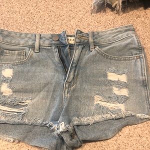 Bullhead cut off jean shorts
